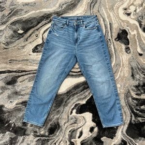 American Eagle women’s size U.S. 4 extra short stretch Mom Jeans